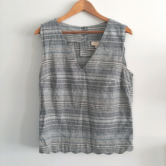 Modcloth Tops - MODCLOTH linen v-neck scallop hem tank size L